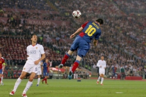 华体会登录入口-詹俊晒梅西2009年欧冠决赛头球破门照片：当年你们惊呆了么？