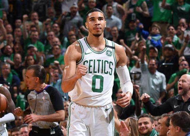 hth体育-连续两战44+ 收放自如塔图姆已是联盟超级得分手