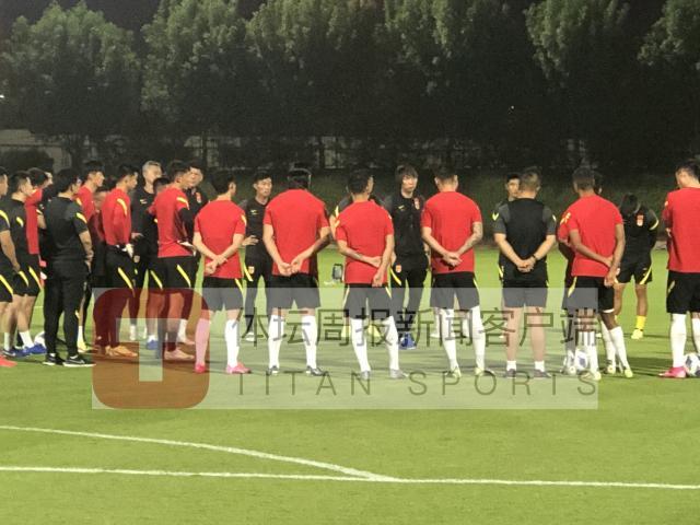 华体会登录入口-国足恢复训练平复情绪备战日本 李铁单聊韦世豪